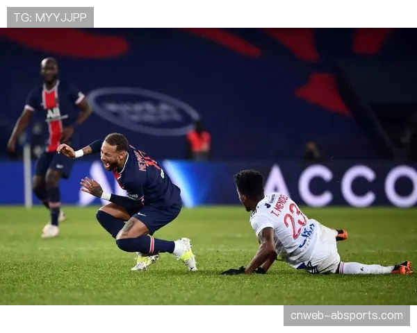 战术前瞻：分析巴黎圣日耳曼可能使用的三中卫新阵型