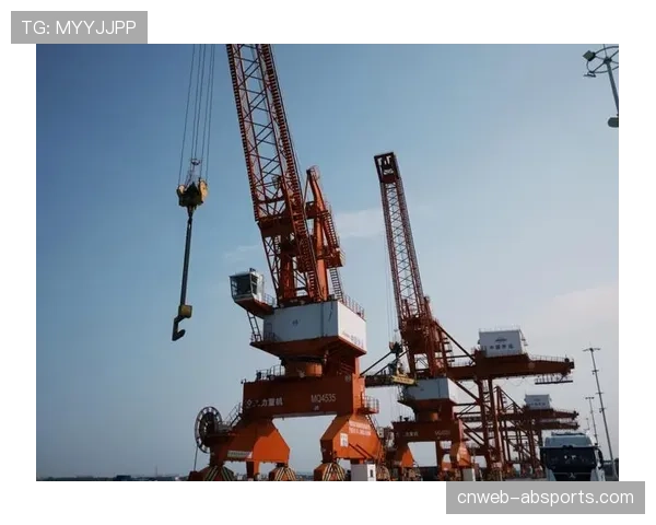 深度调查:马赛港集装箱改建的临时训练基地投入使用 深度调查:马赛港集装箱改建的临时训练基地投入使用